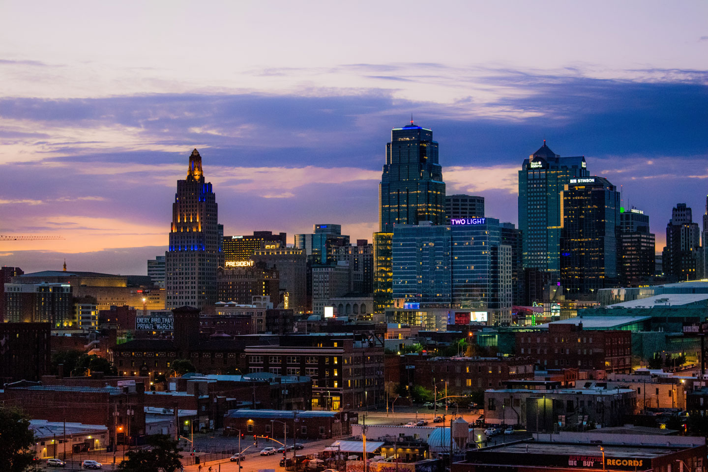 skyline of kansas city at dusk